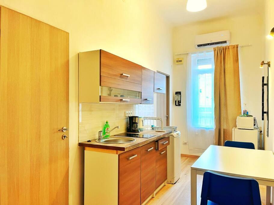 Central Studio Flat Budapeste Exterior foto